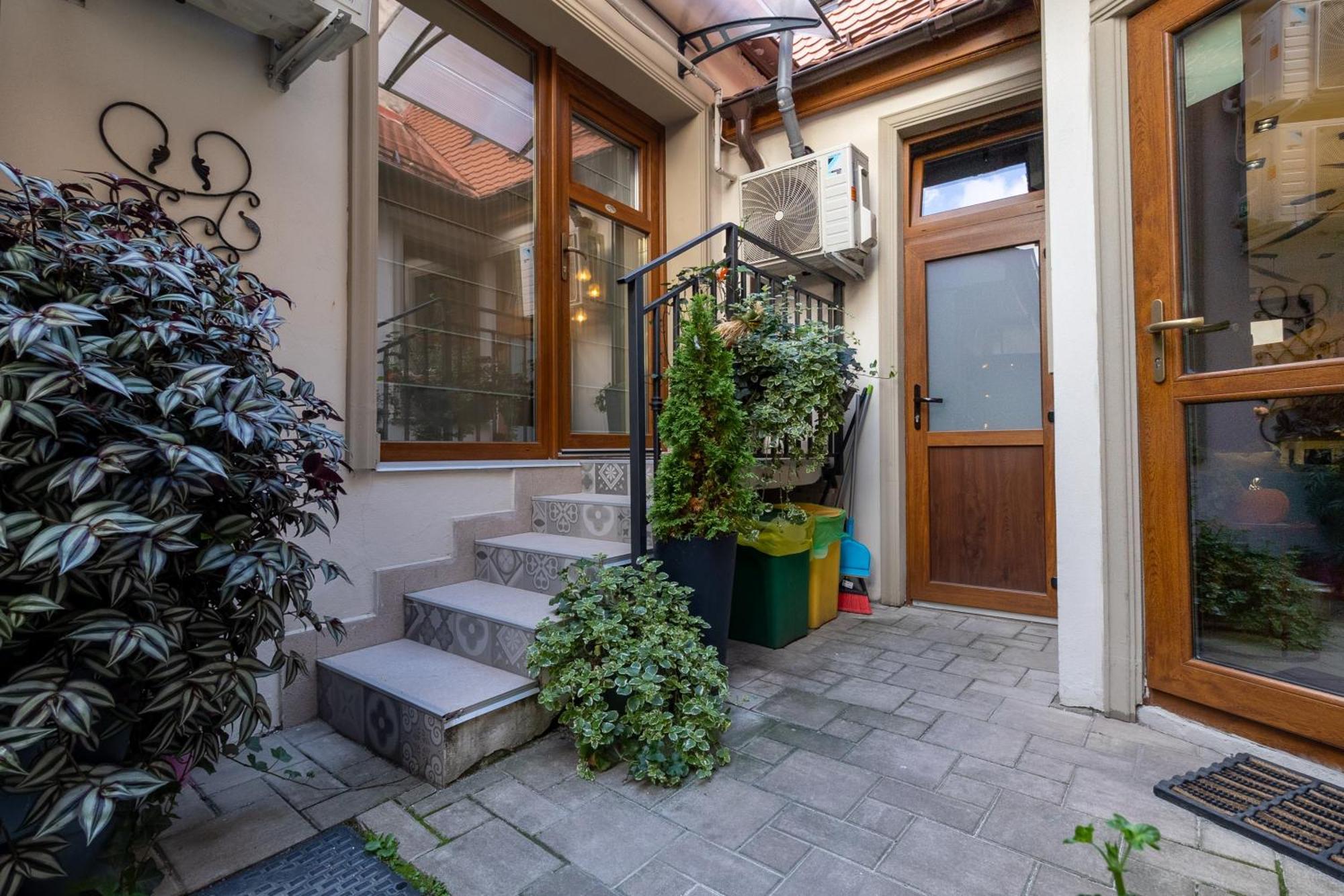 Отель Lumiere House Сибиу Экстерьер фото